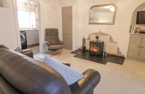 Irvine Casa | Rosalin Cottage