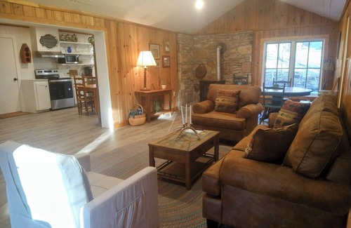 Clayton Cabina | Rose Bud Cottage by Lake Burton!