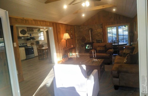 Clayton Cabina | Rose Bud Cottage by Lake Burton!