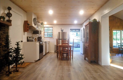 Clayton Cabina | Rose Bud Cottage by Lake Burton!