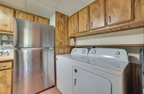 Rose City Cabina | Rose City Cabin w/ Fire Pit & Lake Access
