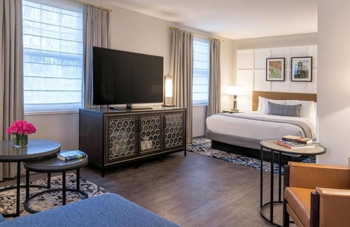 Downtown Portland Hotel | Rose City Retreat: Elegance & Culture at Your Doorstep | Enjoy Iconic Amenities