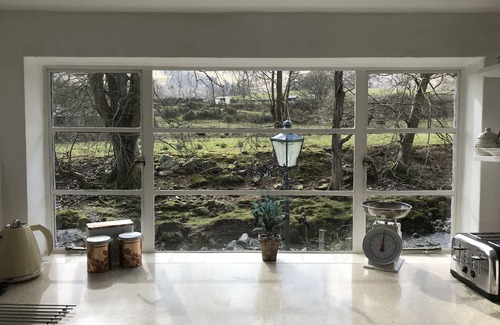 Beddgelert Cabaña | Rose Cottage Beddgelert Set on the Banks of the River Colwyn Snowdonia