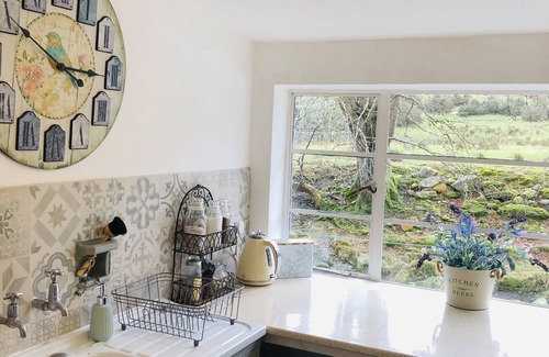 Beddgelert Cabaña | Rose Cottage Beddgelert Set on the Banks of the River Colwyn Snowdonia