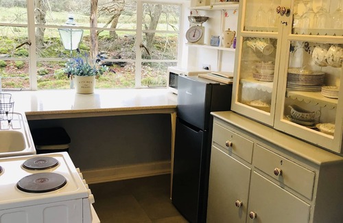 Beddgelert Cabaña | Rose Cottage Beddgelert Set on the Banks of the River Colwyn Snowdonia