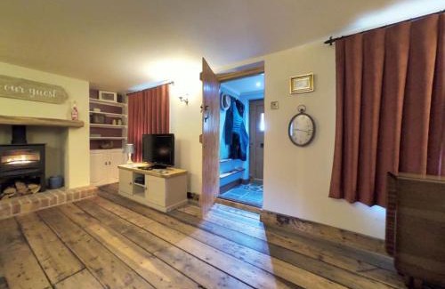 Wrentham Casa | Rose Cottage, 2 Bedroom Cottage with character, near Southwold