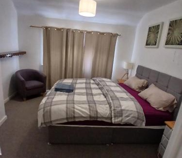 Walsall Casa | Rose Cottage-4 BED HOUSE FOR CONTRACTORS & FAMILIES Close to M6, J10-NO PARTIES ALLOWED