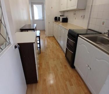Walsall Casa | Rose Cottage-4 BED HOUSE FOR CONTRACTORS & FAMILIES Close to M6, J10-NO PARTIES ALLOWED