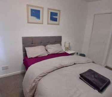 Walsall Casa | Rose Cottage-4 BED HOUSE FOR CONTRACTORS & FAMILIES Close to M6, J10-NO PARTIES ALLOWED