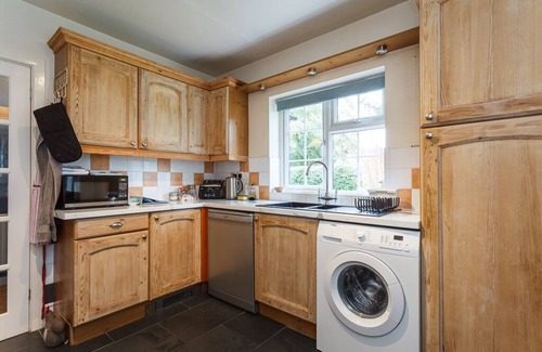 New Forest District Cabaña | Rose Cottage, Burley. Beautiful location in New Forest. Dog friendly, sleeps 12