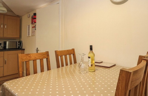 Strathpeffer Cabaña | ROSE COTTAGE, family friendly, with a garden in Strathpeffer