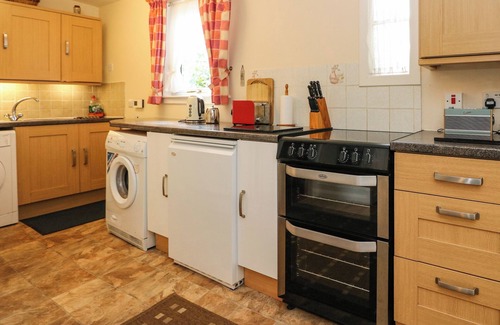 Strathpeffer Cabaña | ROSE COTTAGE, family friendly, with a garden in Strathpeffer