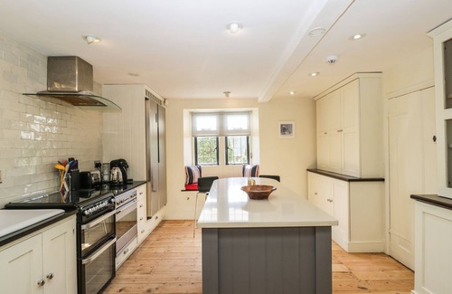 Corsham Cabaña | ROSE COTTAGE, family friendly, character holiday cottage in Corsham