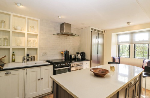 Corsham Cabaña | ROSE COTTAGE, family friendly, character holiday cottage in Corsham