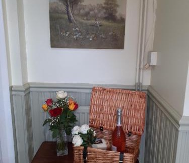 Oakengates Casa | Rose Cottage