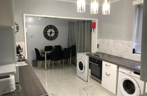 Tipton Casa | Rose Cottage