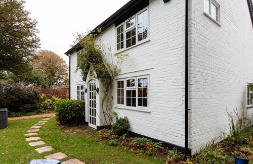 New Forest District Casa | Rose Cottage in the heart of the New Forest, dogs welcome, EV point, sleeps 6