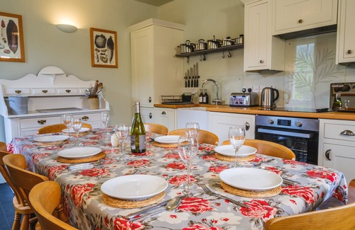 Larachbeg Cabaña | Rose Cottage – Romantic Retreat on the banks of the River Aline