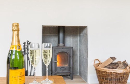 Blairgowrie Casa | Rose Cottage with Hot Tub