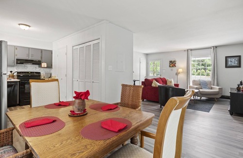 Knightdale Casa | Rose Garden - Delightful Private and Peaceful Home