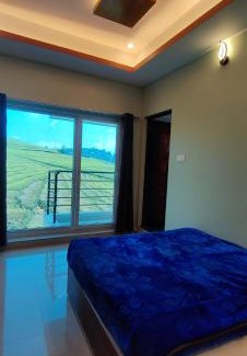West Mere Cama Y Desayuno | Rose Garden Enclave for Families & Executives
