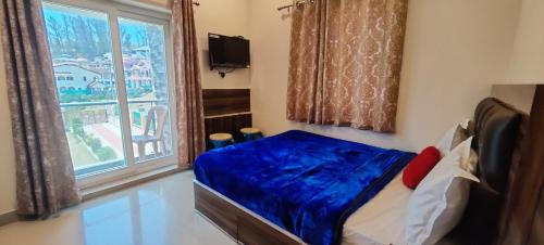 West Mere Cama Y Desayuno | Rose Garden Enclave for Families & Executives