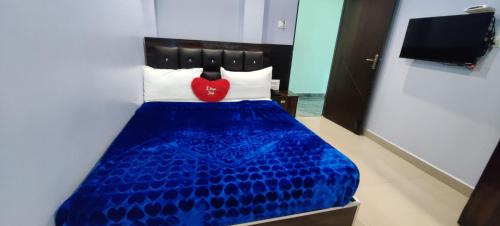 West Mere Cama Y Desayuno | Rose Garden Enclave for Families & Executives