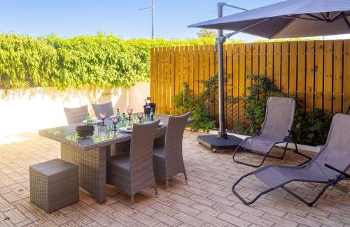 Luz de Tavira Casa | Rose House - Lux Tavira with swimming pool at Homesbyfc