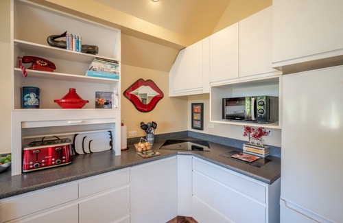 Akaroa Casa | Rose on the Bay - Akaroa Holiday Home
