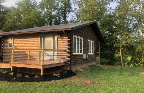 Weston Cabina | Rose’ Retreat