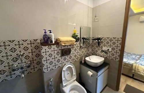 Tehri Hotel | Rose roce sky