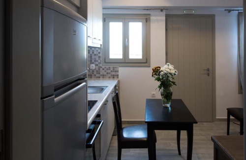 Kamari Apartamento | Rose Suites
