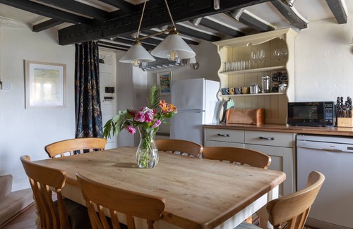 Malborough Cabaña | ROSE THATCH, romantic, character holiday cottage in Malborough