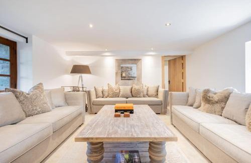 Penrith Casa | Rose Walls