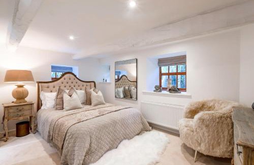 Penrith Casa | Rose Walls