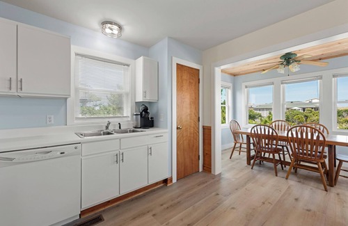 South Nags Head Casa | RoSea Retreat: Oceanside | Near Beach Access | Ocean and Sound Views