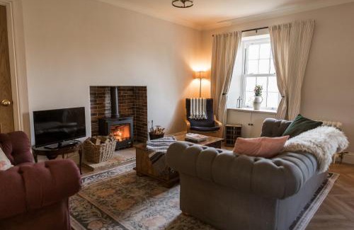 Gartocharn Casa | Rosebank Cottage - Hot Tub & Log Stove