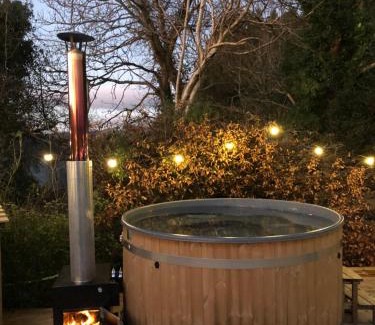 Gartocharn Casa | Rosebank Cottage - Hot Tub & Log Stove