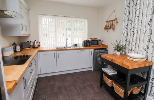 Alnmouth Cabaña | ROSEDALE LODGE, pet friendly, country holiday cottage in Alnmouth