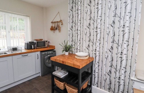 Alnmouth Cabaña | ROSEDALE LODGE, pet friendly, country holiday cottage in Alnmouth