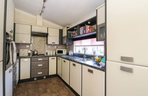 Auchterarder Cabaña | ROSEGRACE LODGE, pet friendly, with a garden in Auchterarder