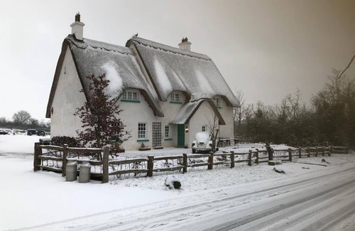 Cookstown Cabaña | Irish Thatched Cottage