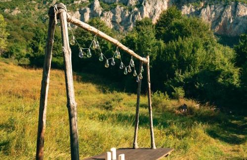 Trnski Odorovci Otro | Rosehip camp