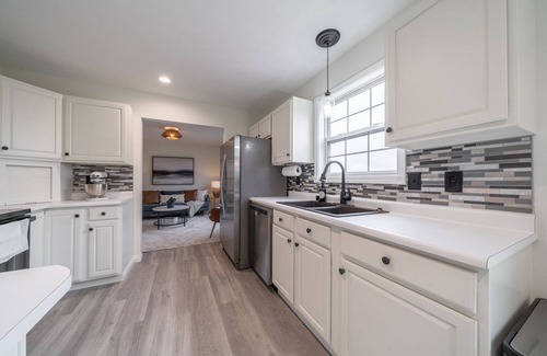 Williamstown Casa | ROSELAWN RETREAT: Firepit, Gameroom, Views! Huge Gorgeous home 5 mins to the Ark