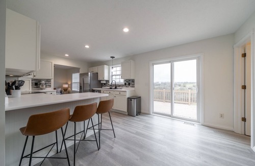 Williamstown Casa | ROSELAWN RETREAT: Firepit, Gameroom, Views! Huge Gorgeous home 5 mins to the Ark