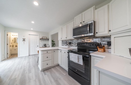 Williamstown Casa | ROSELAWN RETREAT: Firepit, Gameroom, Views! Huge Gorgeous home 5 mins to the Ark