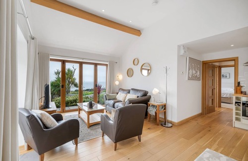 Marazion Cabaña | Rosemerryn - A spacious ground floor annexe in Marazion with unbelievable sea views, just 150 metr
