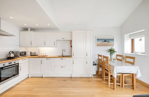 Marazion Cabaña | Rosemerryn - A spacious ground floor annexe in Marazion with unbelievable sea views, just 150 metr