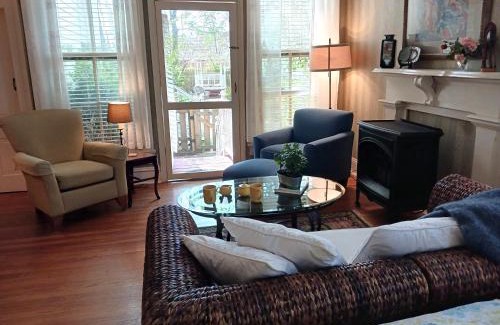 Downtown Little Rock Cama Y Desayuno | Rosemont B&B Cottages