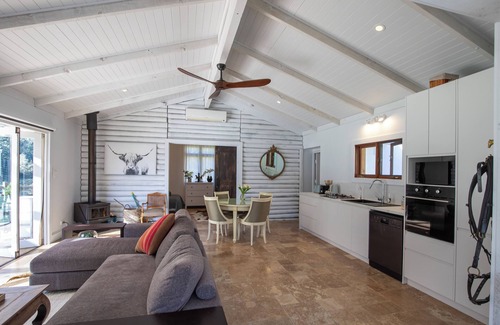 Webbs Creek Casa | Rosemont's Tiny Bungalow House with Tennis Court -